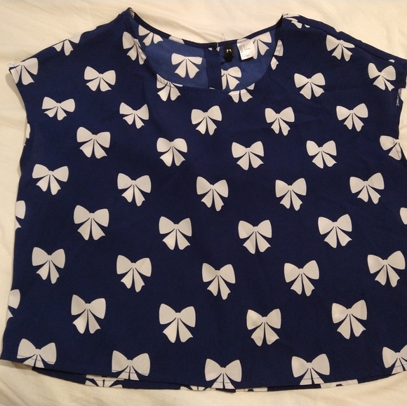 NWOT Blue Top with White Bows - Picture 2 of 5